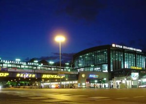 640px-Berlin_Zoo_Station_at_night_2